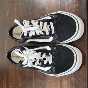 Vans Black and White Low Top Worn ONCE